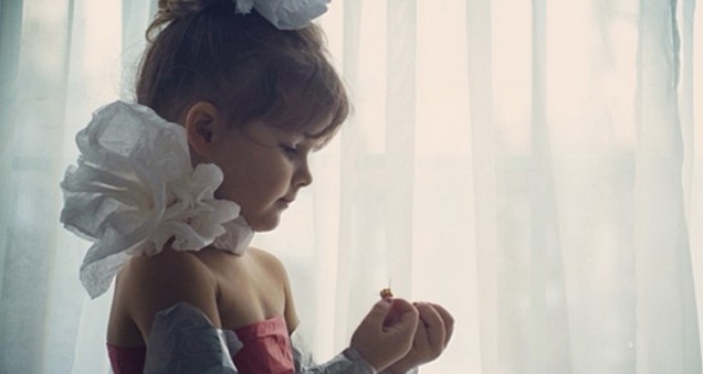 美國四歲小公主的紙製禮服夢